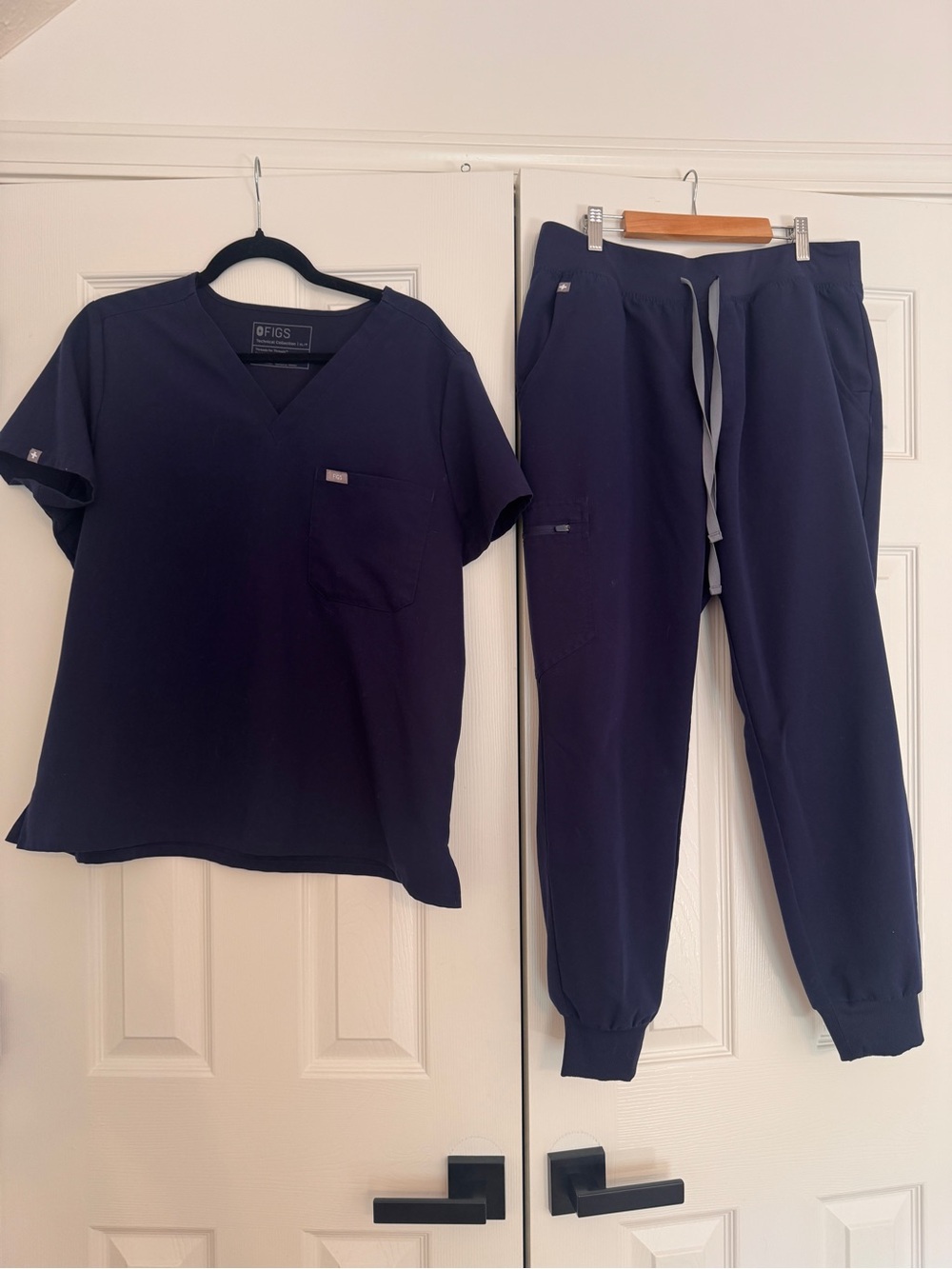 Figs Navy Top XL Petite/Joggers Large Petite